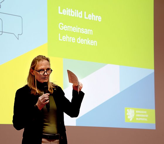 Frau Prof. Dr. Birgitta Wolff während ihrer Präsentation